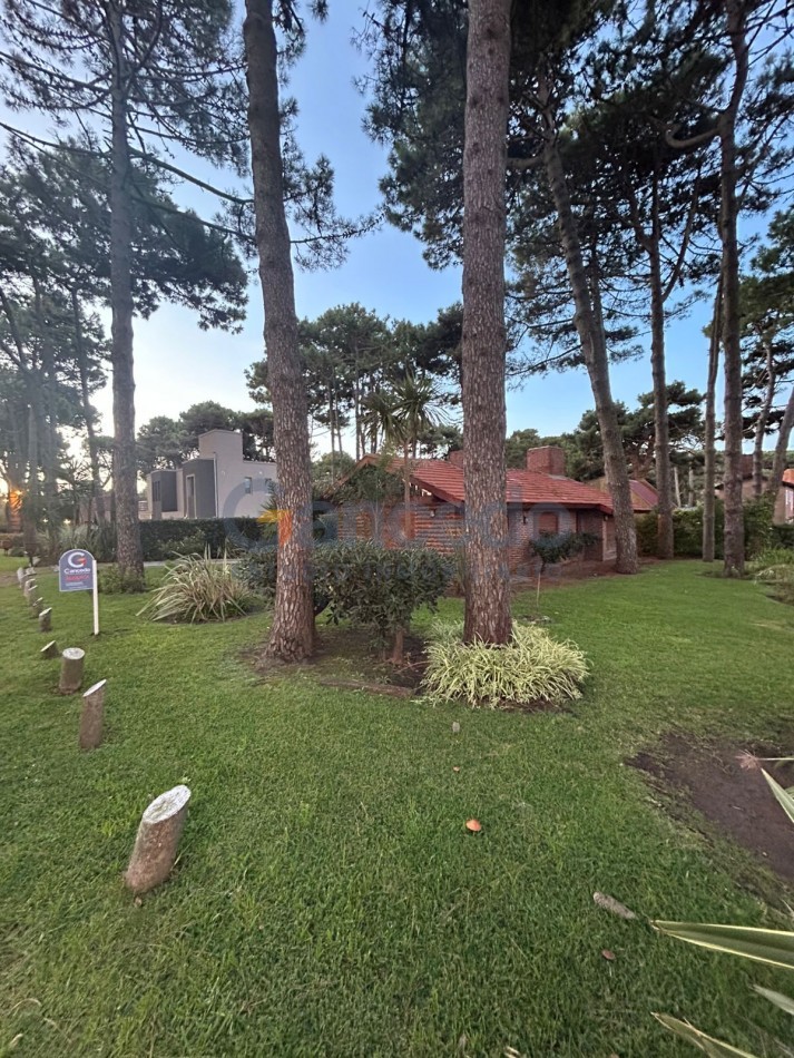 Casa en alquiler zona lasalle a pasos del mar.