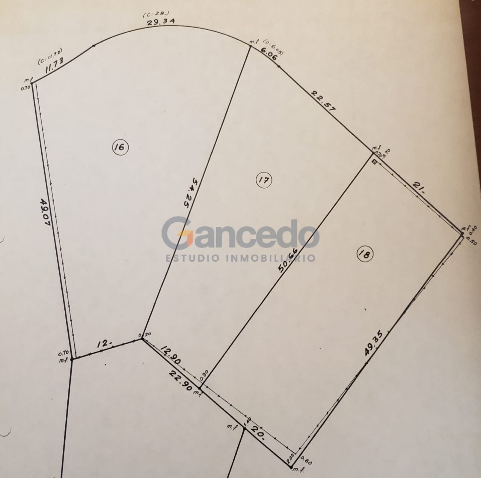 Oportunidad Unica en Sierra de la Ventana: Casa Clasica sobre 3 Lotes