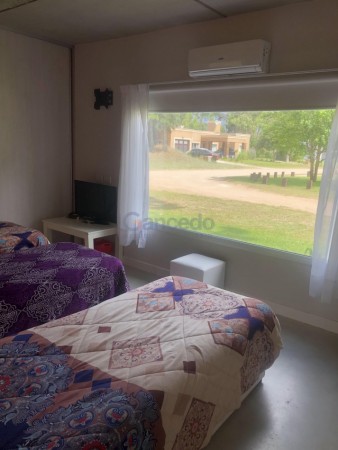 Casa en Alquiler Temporal de 4 Dormitorios, Amplio Living y Cocina Equipada, Parrilla Techada y Pileta. ¡Apto para 8 Personas! Ubicada en el Nuevo Barrio Alamos, PINAMAR