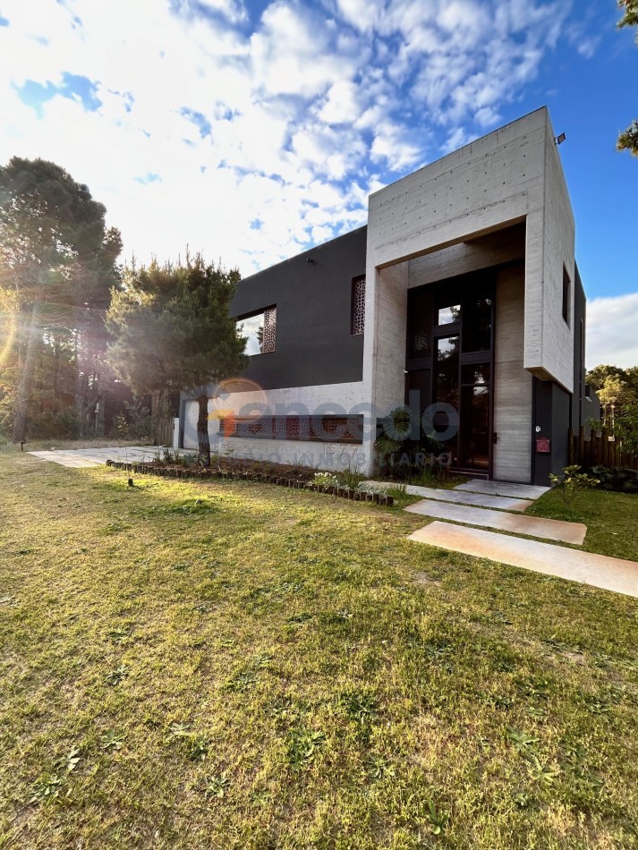 CASA EN ISLA DEL GOLF CON PILETA  PINAMAR ALQUILER TEMPORAL