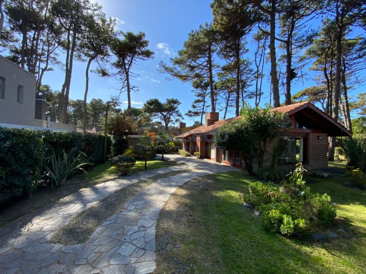 Casa en alquiler zona lasalle a pasos del mar.