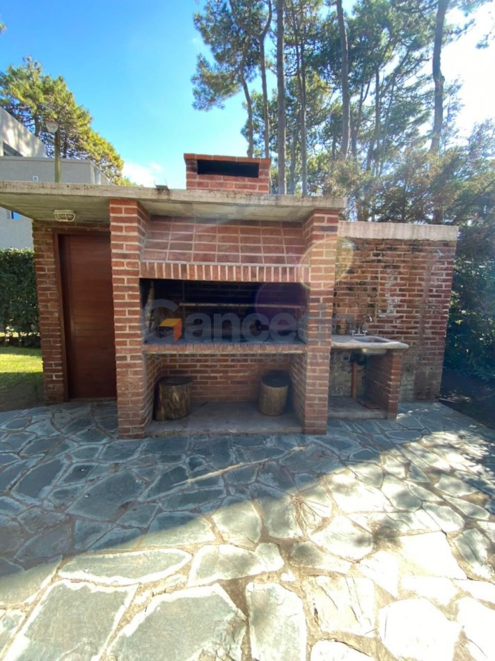 Casa en alquiler zona lasalle a pasos del mar.