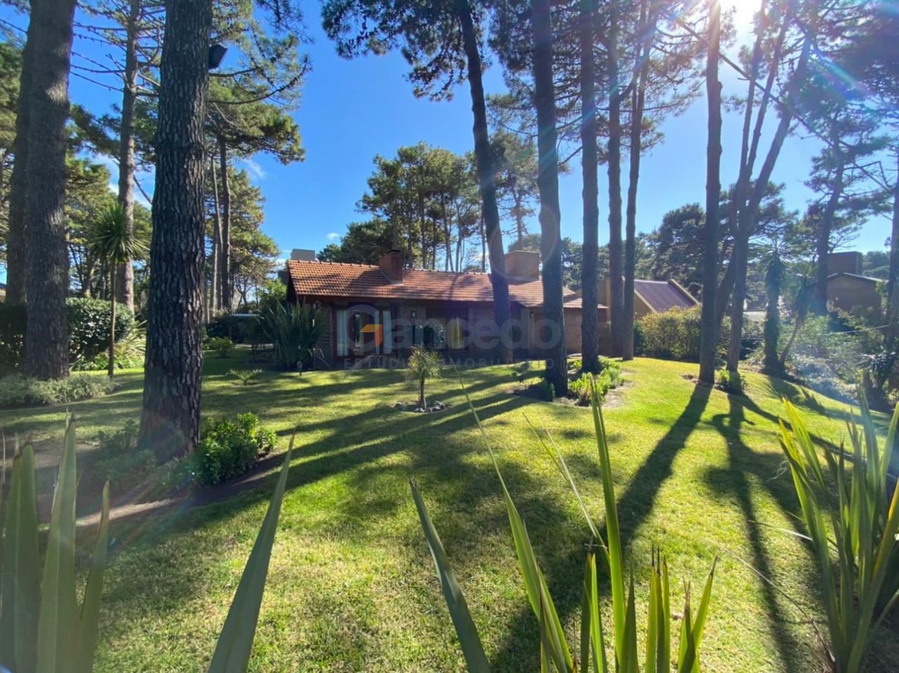 Casa en alquiler zona lasalle a pasos del mar.