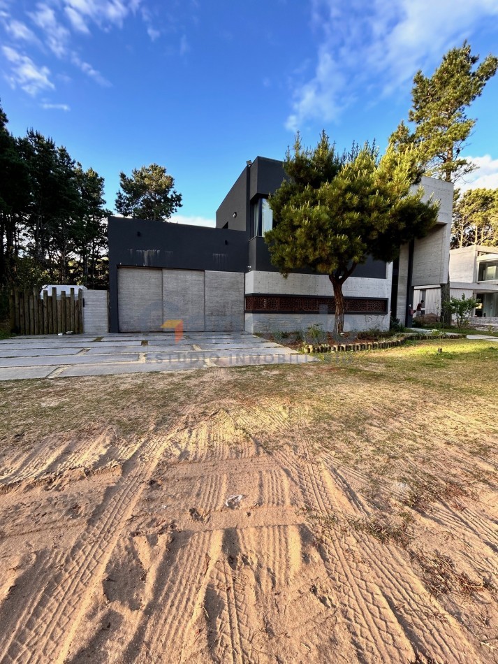 CASA EN ISLA DEL GOLF CON PILETA  PINAMAR ALQUILER TEMPORAL