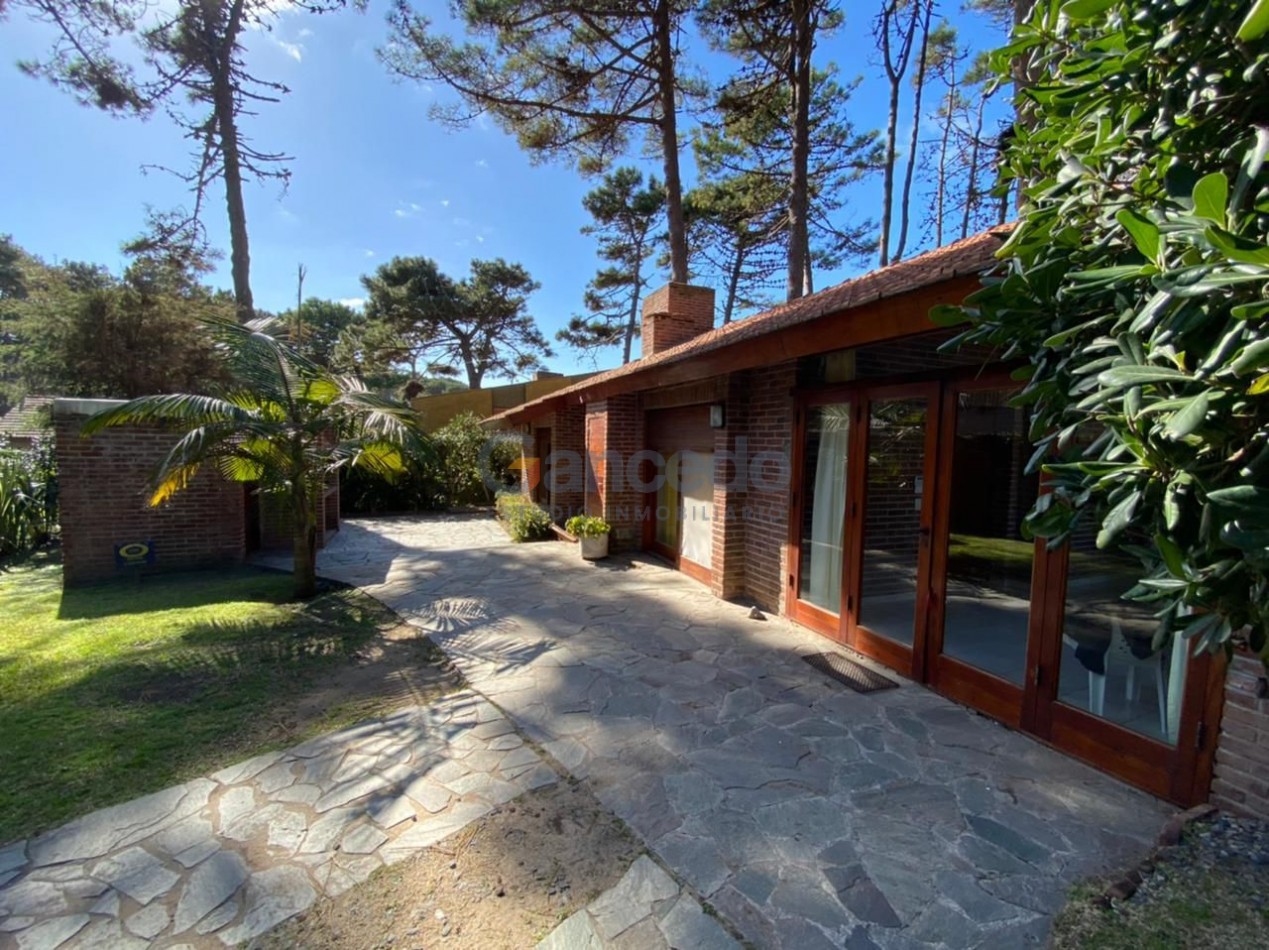 Casa en alquiler zona lasalle a pasos del mar.