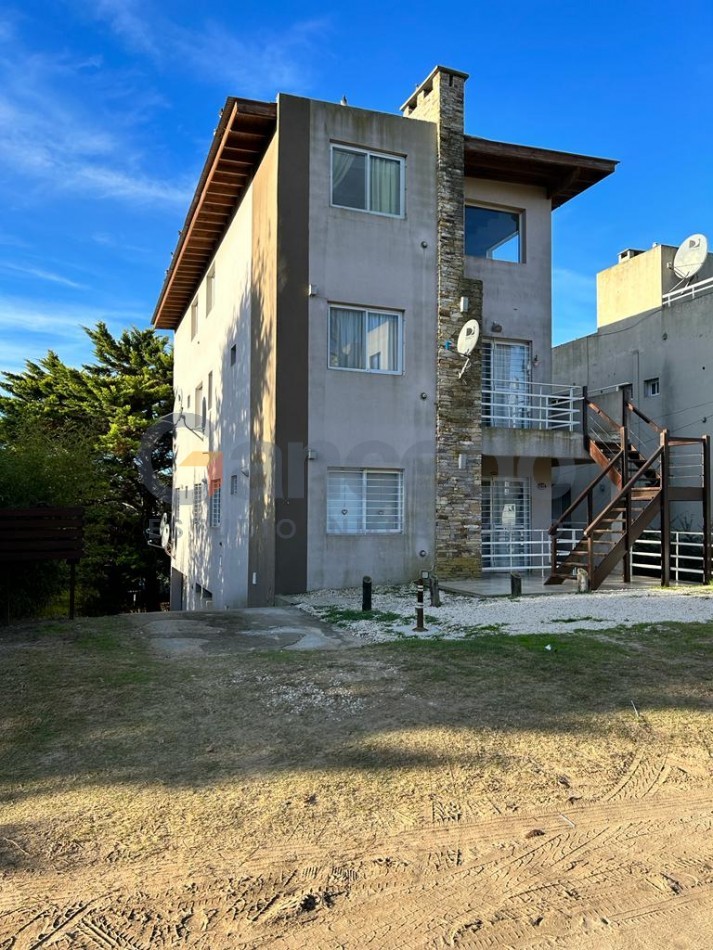 Departamento a la Venta en Primer Piso con Cochera y Parrilla en Mar de Ostende, a Minutos de Pinamar - ¡A Pasos de la Playa!