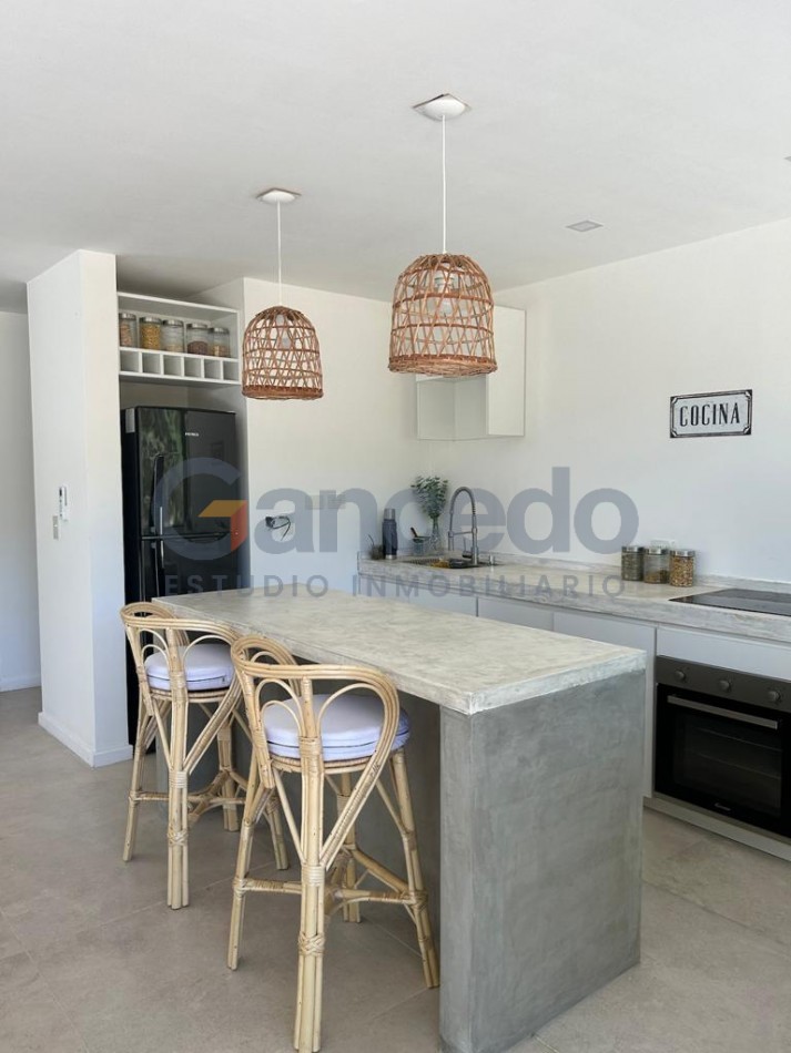 Casa en Venta Moderna de Hormigon en Isla del Golf Jardin tres dormitorios, Pinamar