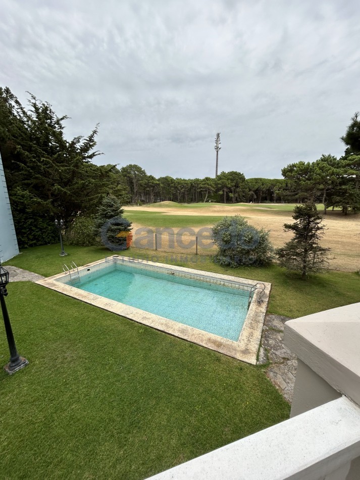  OPORTUNIDAD A LA VENTA Casa de Lujo con Vista al Golf, Pileta y Quincho: en tres lotes, Diseño  y Comodidad en Pinamar