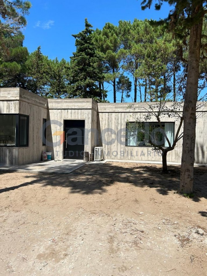 Casa en Venta Moderna de Hormigon en Isla del Golf Jardin tres dormitorios, Pinamar