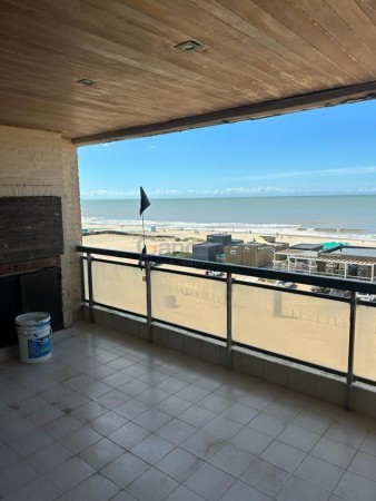 Alquila Departamento Frente al Mar en Pinamar con Vistas Impresionantes y Espacios Comodos. Pileta y Cocina Equipada