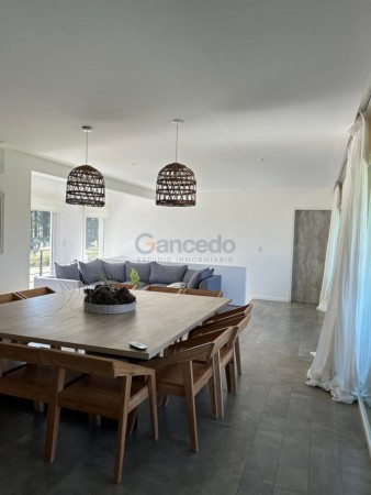 Casa En Venta En Barrio Ecuestre Costa Esmeralda Con Pileta, Playroom Y Acceso A Cancha De Polo