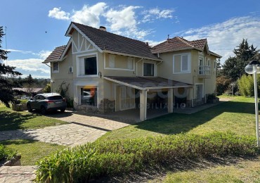 Oportunidad Unica en Sierra de la Ventana: Casa Clasica sobre 3 Lotes