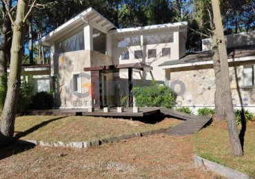 Casa en Alquiler La Herradura Pinamar - 4 Dormitorios - 9 Personas
