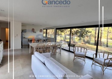 Casa en Venta Moderna de Hormigon en Isla del Golf Jardin tres dormitorios, Pinamar