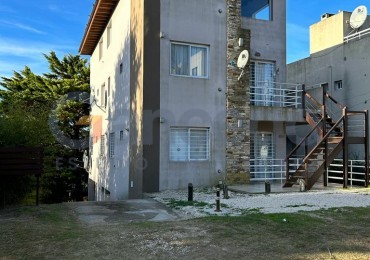 Departamento a la Venta en Primer Piso con Cochera y Parrilla en Mar de Ostende, a Minutos de Pinamar - ¡A Pasos de la Playa!