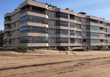 Alquila Departamento Frente al Mar en Pinamar con Vistas Impresionantes y Espacios Comodos. Pileta y Cocina Equipada